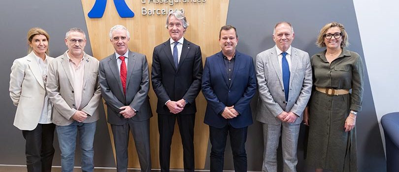 Assemblea d'esquerra a dreta, Sandra Serra, gerent del Col·legi; Miquel Vigué; Juan Carlos Miquel; Carlos Galcerán, vicepresident del Col·legi; Joaquim Barón; David Tomás i Anna de Quirós, secretària del Col·legi