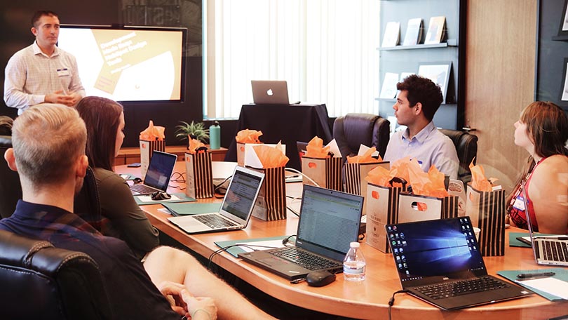 Quatre sessions formatives per a ampliar coneixements