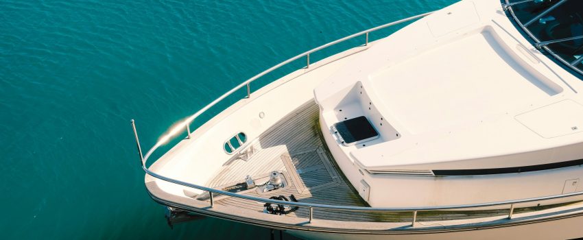 yacht-luke-moss-gjT-kQbUK5I-unsplash yacht-luke-moss-gjT-kQbUK5I-unsplash